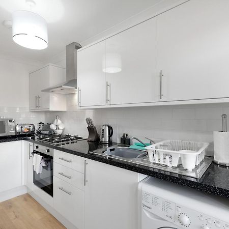 Pinewood Studios, Iver Slough Heathrow 1 & 2 Bedroom Apartments With Parking By Arista Living Bagian luar foto