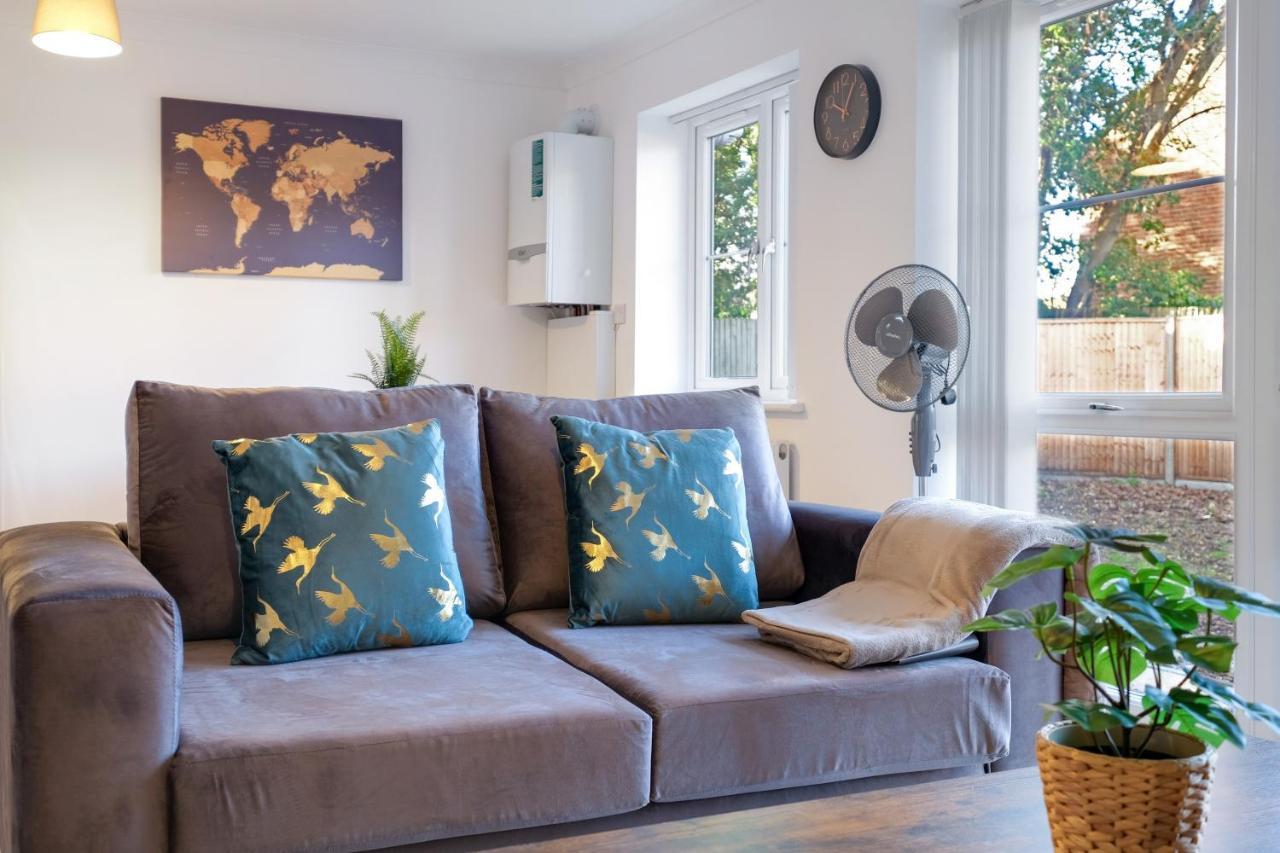 Pinewood Studios, Iver Slough Heathrow 1 & 2 Bedroom Apartments With Parking By Arista Living Bagian luar foto