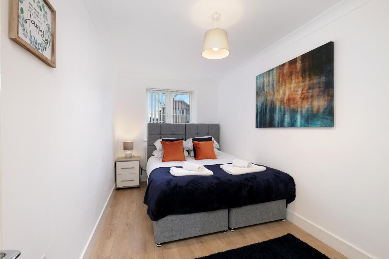 Pinewood Studios, Iver Slough Heathrow 1 & 2 Bedroom Apartments With Parking By Arista Living Bagian luar foto