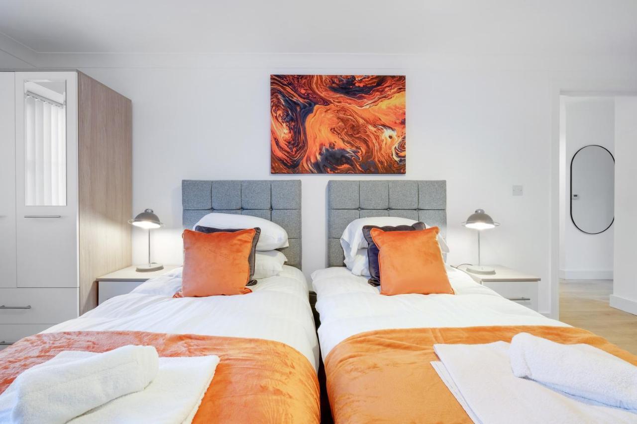 Pinewood Studios, Iver Slough Heathrow 1 & 2 Bedroom Apartments With Parking By Arista Living Bagian luar foto