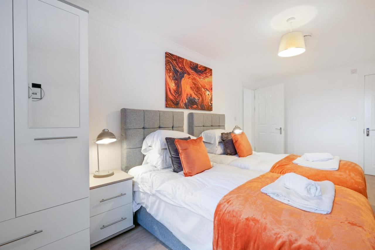 Pinewood Studios, Iver Slough Heathrow 1 & 2 Bedroom Apartments With Parking By Arista Living Bagian luar foto