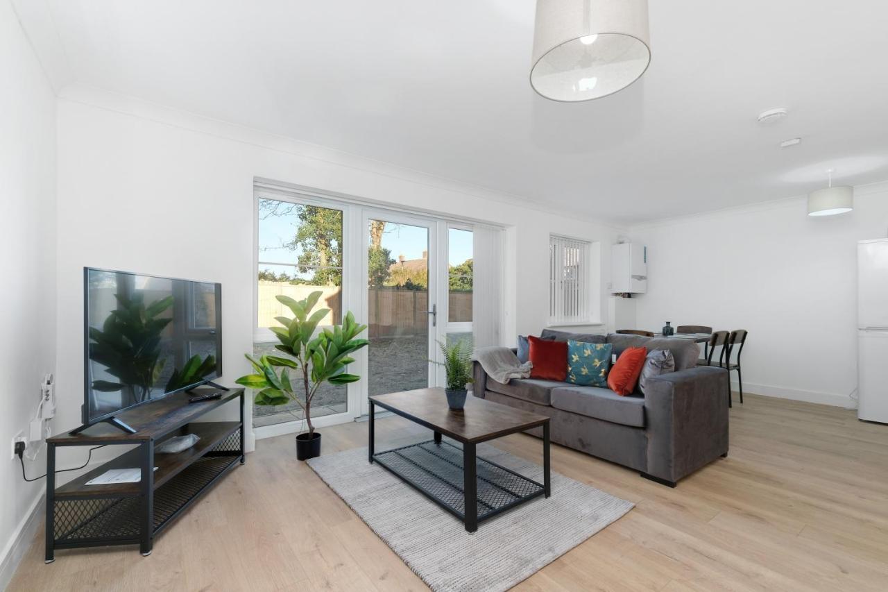 Pinewood Studios, Iver Slough Heathrow 1 & 2 Bedroom Apartments With Parking By Arista Living Bagian luar foto