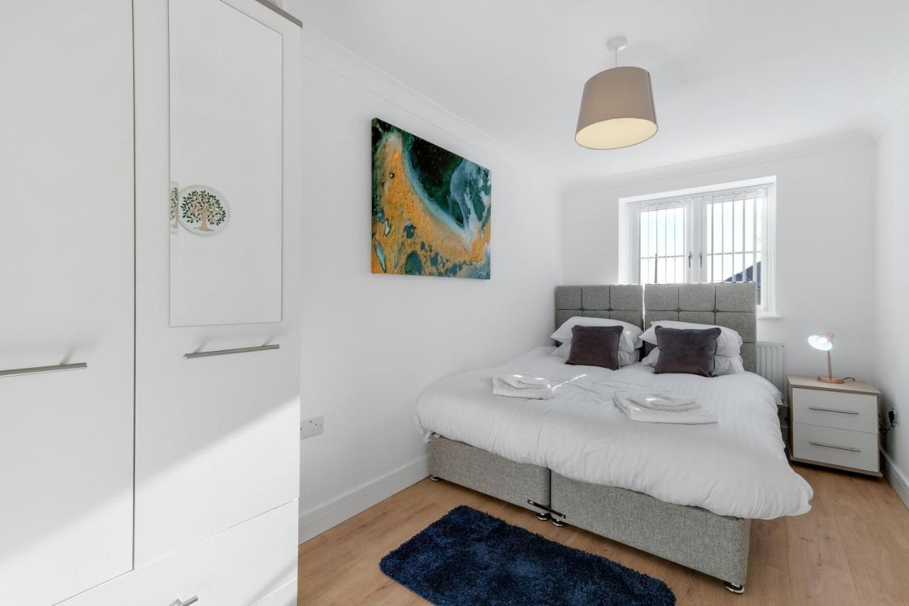 Pinewood Studios, Iver Slough Heathrow 1 & 2 Bedroom Apartments With Parking By Arista Living Bagian luar foto
