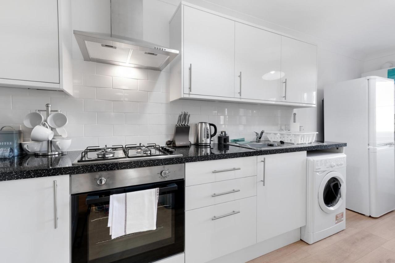 Pinewood Studios, Iver Slough Heathrow 1 & 2 Bedroom Apartments With Parking By Arista Living Bagian luar foto