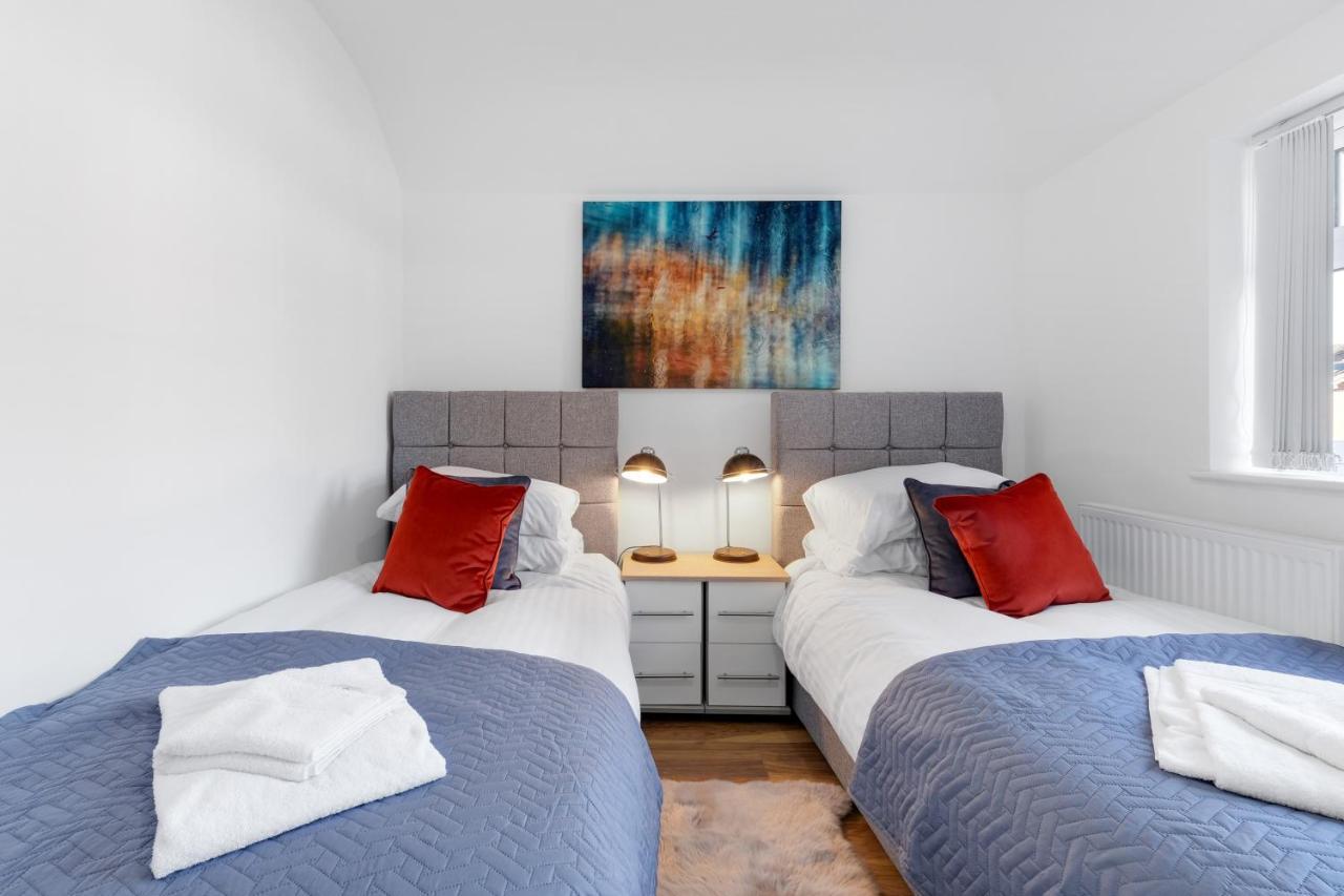 Pinewood Studios, Iver Slough Heathrow 1 & 2 Bedroom Apartments With Parking By Arista Living Bagian luar foto