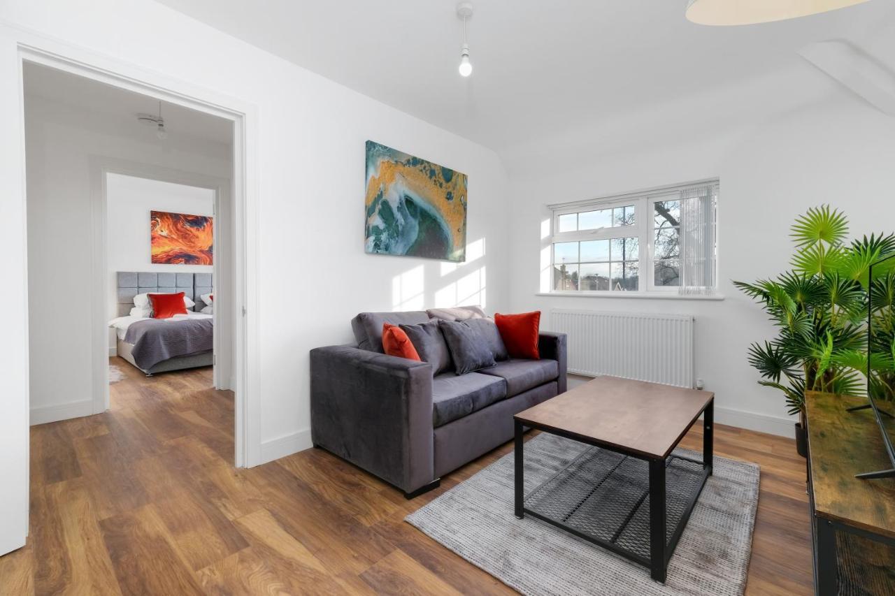 Pinewood Studios, Iver Slough Heathrow 1 & 2 Bedroom Apartments With Parking By Arista Living Bagian luar foto
