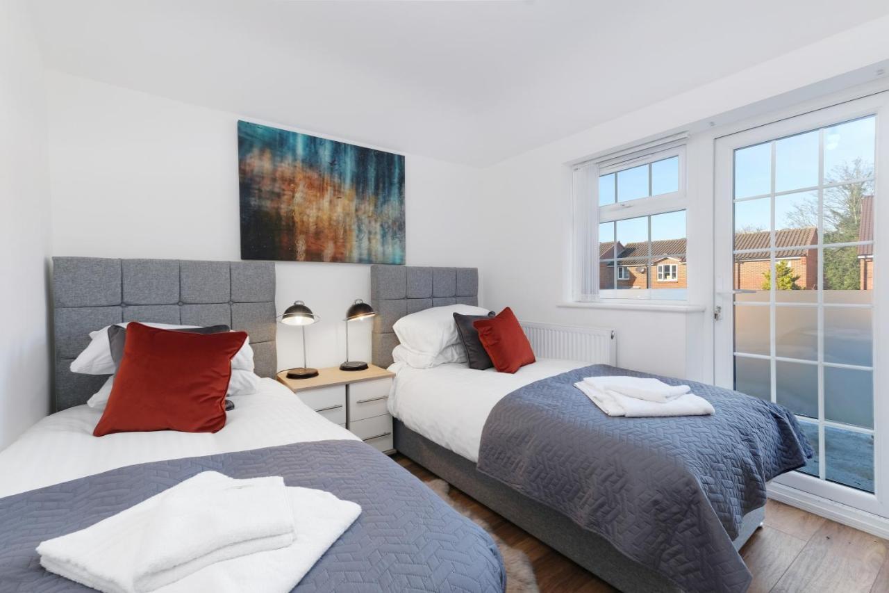 Pinewood Studios, Iver Slough Heathrow 1 & 2 Bedroom Apartments With Parking By Arista Living Bagian luar foto