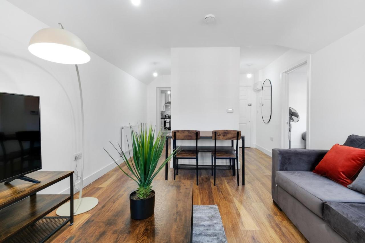 Pinewood Studios, Iver Slough Heathrow 1 & 2 Bedroom Apartments With Parking By Arista Living Bagian luar foto