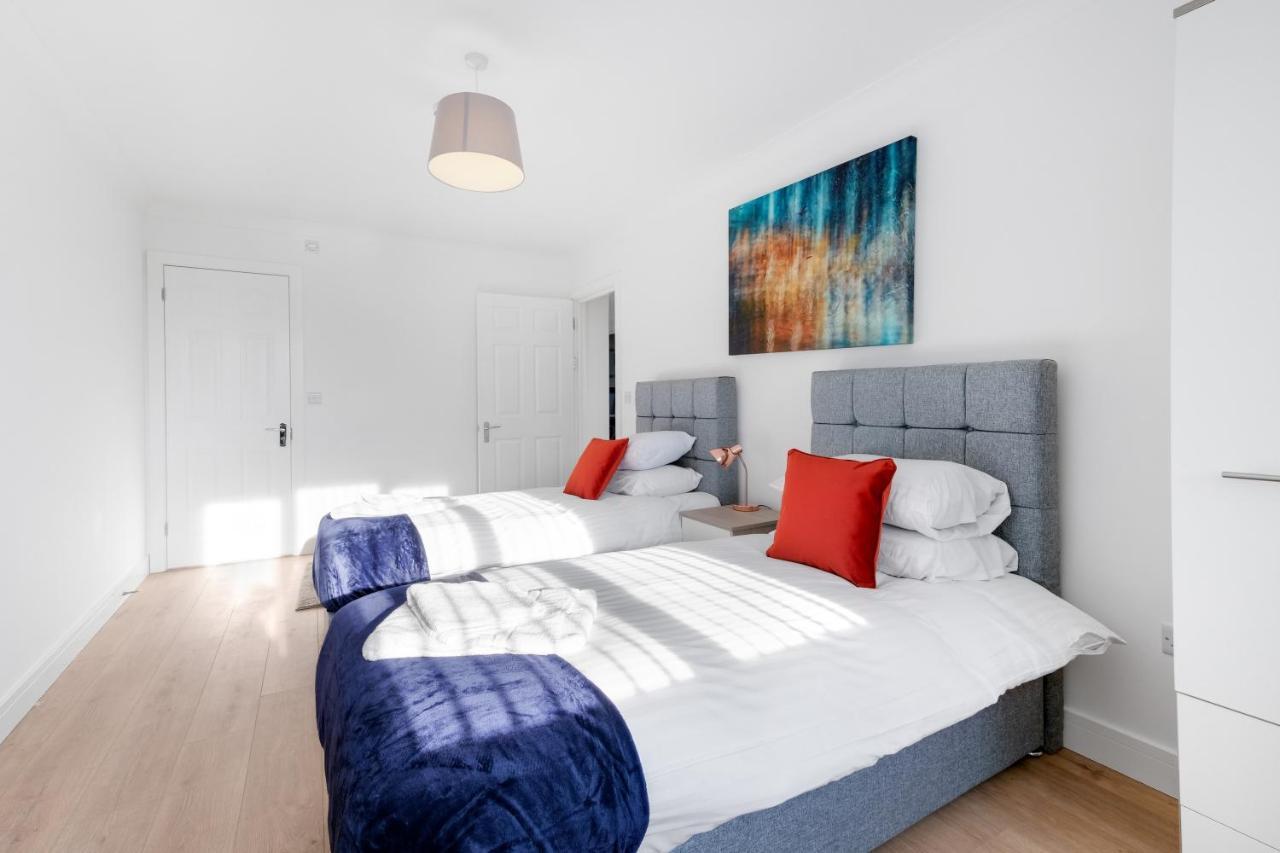 Pinewood Studios, Iver Slough Heathrow 1 & 2 Bedroom Apartments With Parking By Arista Living Bagian luar foto