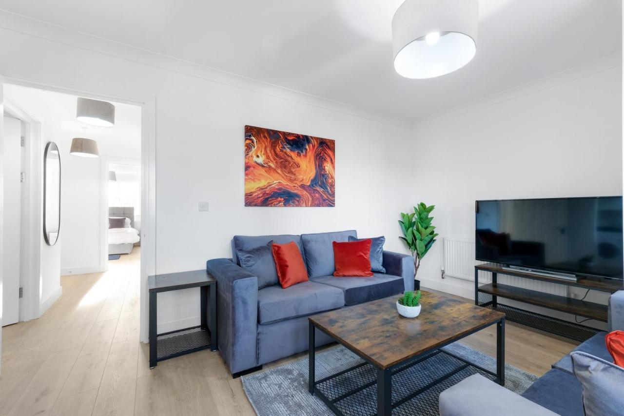Pinewood Studios, Iver Slough Heathrow 1 & 2 Bedroom Apartments With Parking By Arista Living Bagian luar foto