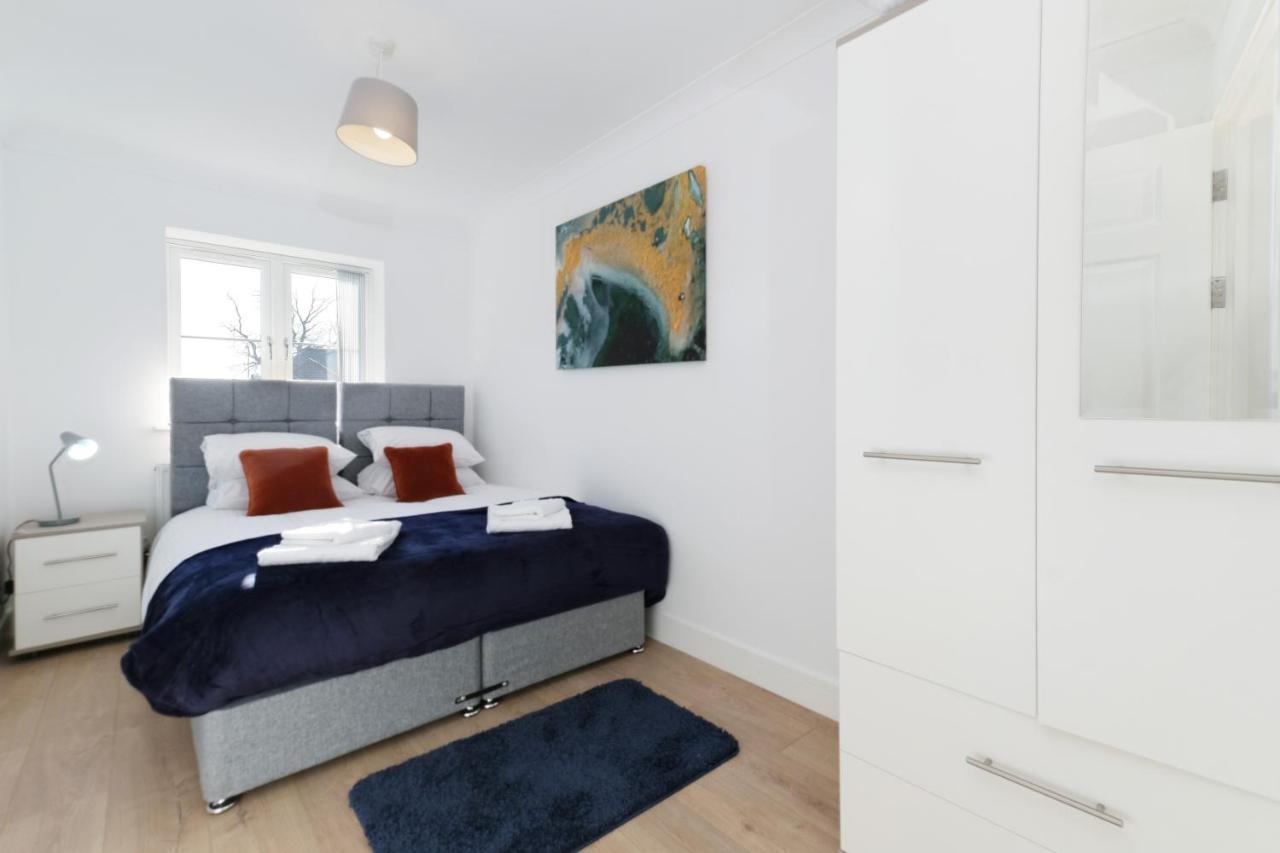 Pinewood Studios, Iver Slough Heathrow 1 & 2 Bedroom Apartments With Parking By Arista Living Bagian luar foto