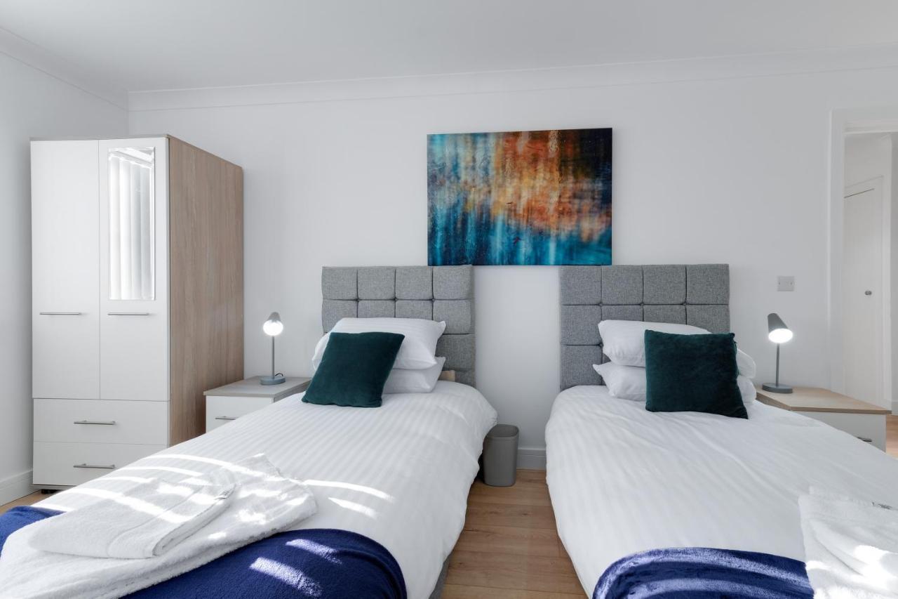 Pinewood Studios, Iver Slough Heathrow 1 & 2 Bedroom Apartments With Parking By Arista Living Bagian luar foto