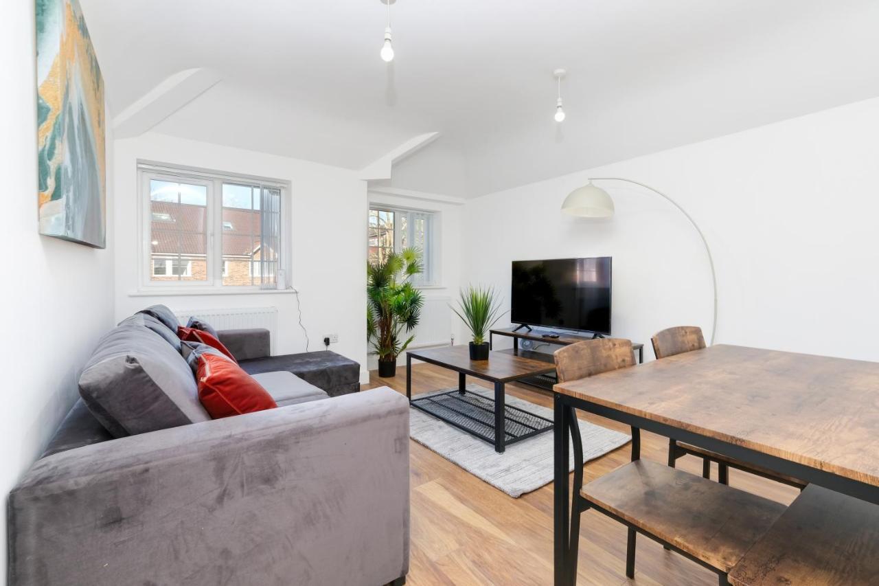 Pinewood Studios, Iver Slough Heathrow 1 & 2 Bedroom Apartments With Parking By Arista Living Bagian luar foto