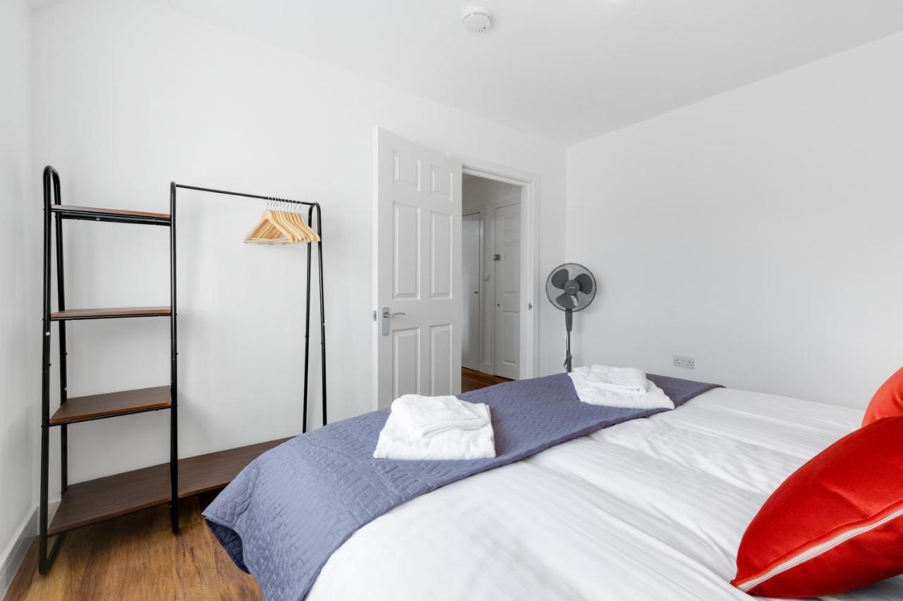 Pinewood Studios, Iver Slough Heathrow 1 & 2 Bedroom Apartments With Parking By Arista Living Bagian luar foto