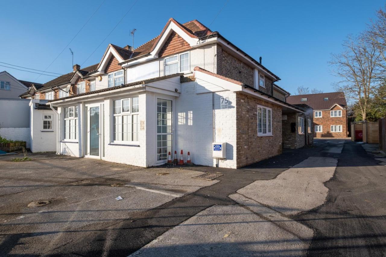 Pinewood Studios, Iver Slough Heathrow 1 & 2 Bedroom Apartments With Parking By Arista Living Bagian luar foto